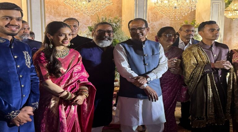 CM हेमंत सोरेन नयी दिल्ली में केंद्रीय मंत्री शिवराज सिंह चौहान के बेटों के शादी समारोह में हुए शामिल