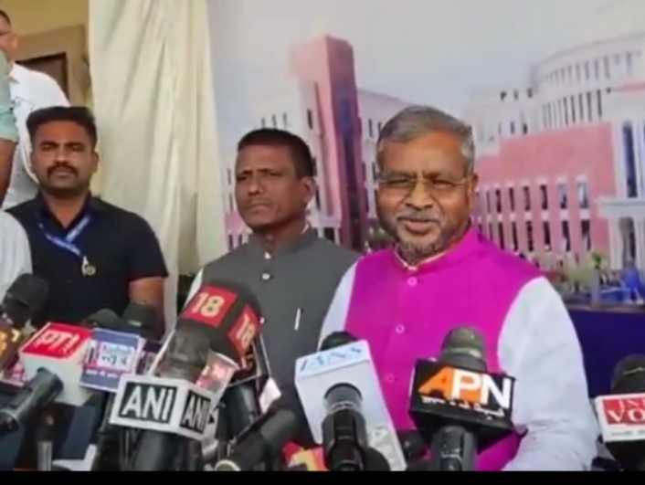 Jharkhand Assembly: झारखंड विधानसभा में गिरिडीह की घटना पर जमकर हुआ हंगामा, वेल में घुसे BJP विधायक, बाबूलाल का हेमंत सरकार पर निशाना