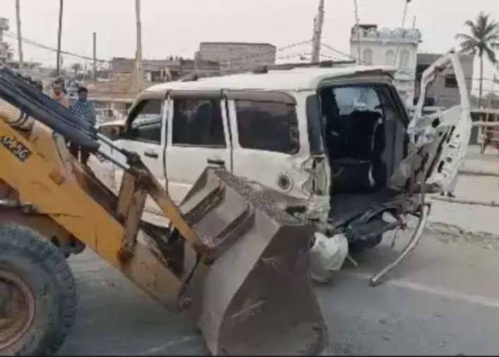 Bihar Accident: बेगूसराय जिले में बड़ा सड़क हादसा, SCARPIO के डिवाइडर से टकराने से 4 लोगों की मौत, पांच घायल