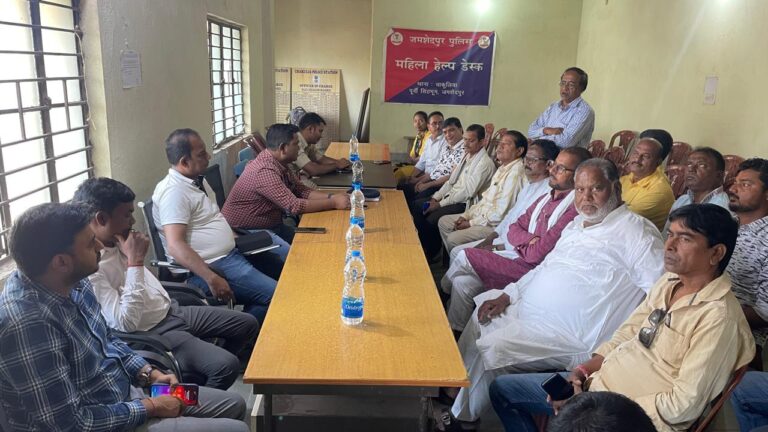 Chakulia : थाना में शांति समिति की बैठक में ईद और होली पर चर्चा, लोगों ने उठायी समस्याएं