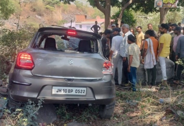 Jharkhand Accident: कतरास में तेज रफ्तार का कहर, कार ने बाइक सवार को रौंदा, एक की मौत, दो गंभीर रूप से जख्मी