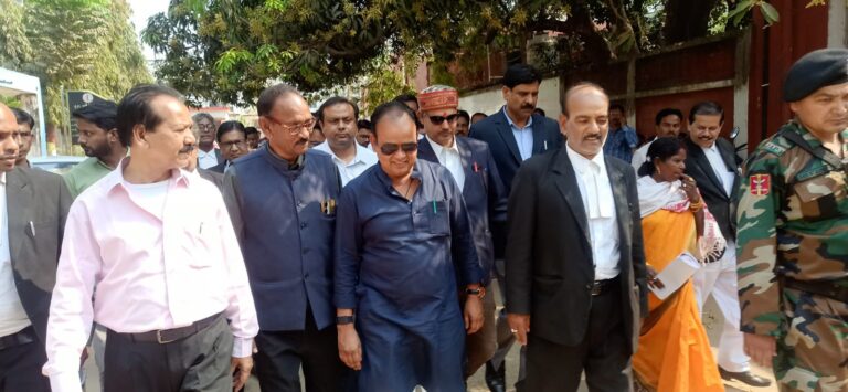 मंत्री इरफान अंसारी और पूर्व सांसद फुरकान अंसारी जमीन विवाद में कोर्ट में हुए पेशी