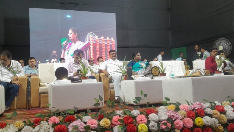 JAMSHEDPUR : सहिया एवं सीएचओ के सम्मेलन में उत्कृष्ट कार्य करने के लिये 10 सहिया सम्मानित