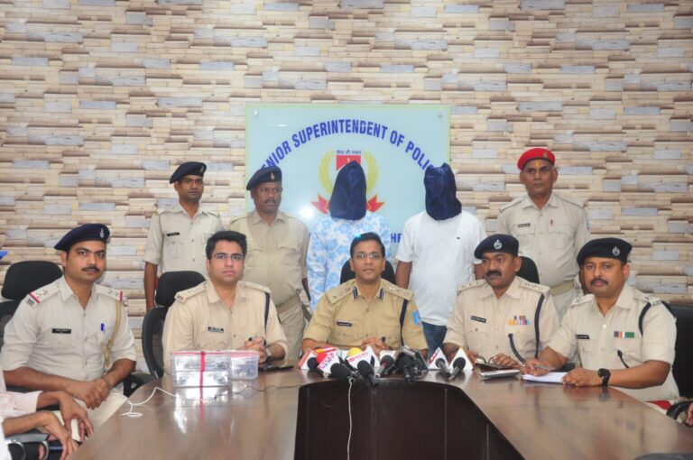JAMSHEDPUR : कुख्यात भानु माझी और आर्म्स पैडलर राकेश मंडल को पुलिस ने पकड़ा, आर्म्स जब्त