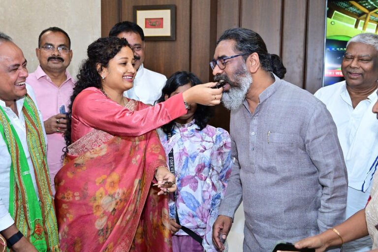 Jharkhand/Ranchi: JSMDC अवैध बालू का खनन,ट्रांसपोर्टेशन एवं भंडारण पर कब तक रहेगा मौन? JSMDC एवं Deputi Commissioner अवैध बालू कारोबार की रोकथाम के लिए रात में बालू ढुलाई के लिए निर्गत होने वाले चालान पर लगा सकते हैं रोक!