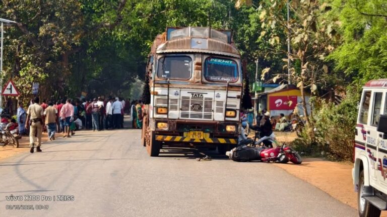 Odisha : क्योंझर के चंपुआ में बेटी से मिलने जा रहे मां-पापा और भाई की मौत