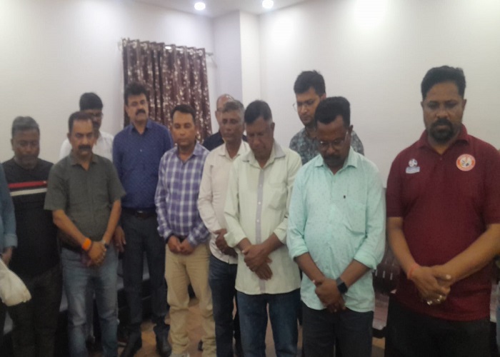 Jamshedpur : प्रेस क्लब ने दी दिवंगत पत्रकार मनीष सिन्हा और अजय पांडेय को श्रद्धांजलि