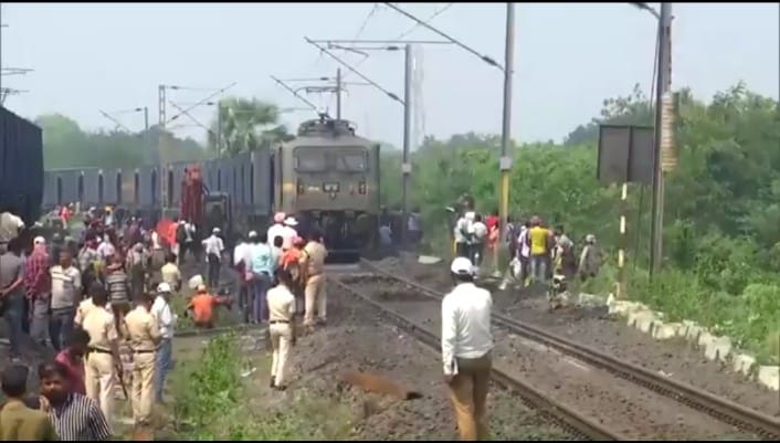 Train Accident: बेंगलुरु-कामाख्या एक्सप्रेस हादसे के बाद आज से कटक-निर्गुंडी रेल खंड पर ट्रेन सेवाएं बहाल, पहली यात्री ट्रेन भुवनेश्वर-नयी दिल्ली राजधानी एक्सप्रेस गुजरी