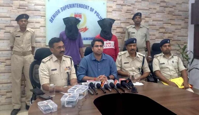 Jamshedpur : सिदगोड़ा शराब दुकान लूटकांड में दो आरोपी गिरफ्तार, हथियार बरामद