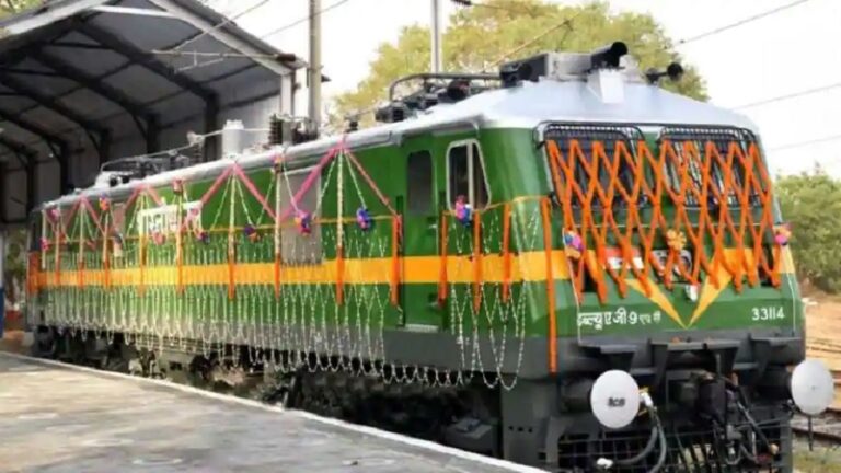 Indian Railway: भारतीय रेलवे ने 2024-25 में 19 प्रतिशत अधिक 1,681 इंजनों का किया निर्माण, अमेरिका, यूरोप समेत कई देशों के कुल उत्पादन से निकला आगे