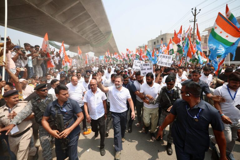 Rahul gandhi Visit Bihar: राहुल गांधी का बिहार में चुनाव कैंपेन शुरू, बेगूसराय में कांग्रेस की पदयात्रा में हुए शामिल, पटना में किया ‘संविधान सुरक्षा सम्मेलन’