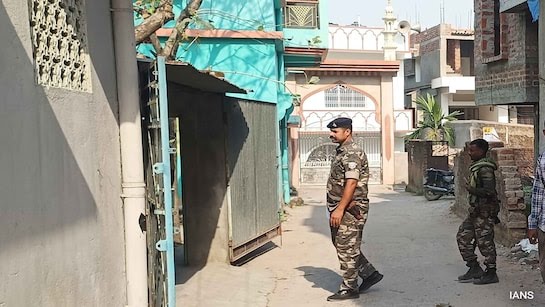 Jharkhand ATS Raid : आतंकवादी संगठनों से जुड़े चार लोग धनबाद से गिरफ्तार, दो पिस्तौल, 12 कारतूस समेत कई सामान बरामद