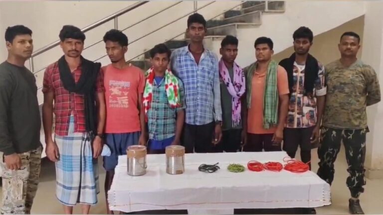 Naxalites Arrested : जवानों को मिली बड़ी सफलता, 1 लाख के इनामी समेत 13 नक्सली गिरफ्तार