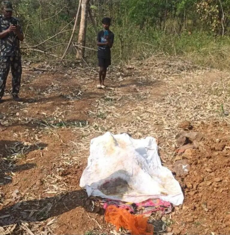 Jamshedpur : बोड़ाम में नशे में धूत पति ने कर दी पत्नी की हत्या, शव को दफनाया, पुलिस ने बाहर निकाला, गिरफ्तार