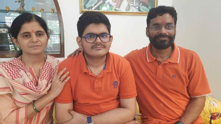 Jamshedpur Proud: JEE Main में Jharkhand Topper बने डीएवी बिष्टुपुर के छात्र आर्यन मिश्रा, देशभर में 40वां स्थान मिला