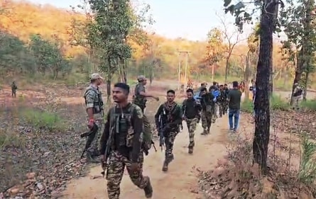 Naxal: छत्तीसगढ़ के सुकमा में माओवादियों की सुरक्षाबलों से मुठभेड़, एक कोबरा कमांडो शहीद, एक नक्सली मारा गया