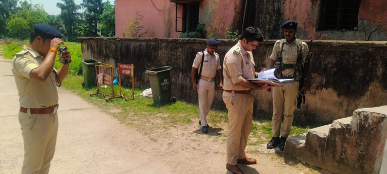 जमशेदपुर कोर्ट का सिटी एसपी ने किया निरीक्षण, प्रवेश द्वारों की सुरक्षा व्यवस्था देखी