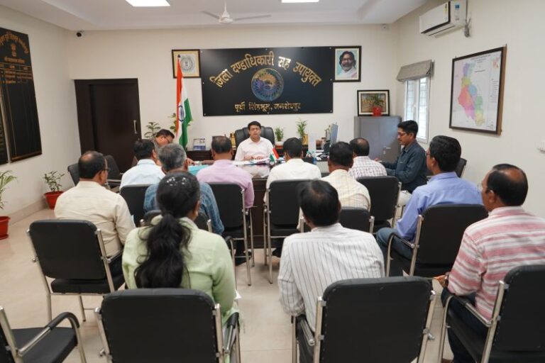 उपायुक्त ने कार्यालयों का किया निरीक्षण, कहा – संचिका का संधारण समय पर करना अनिवार्य