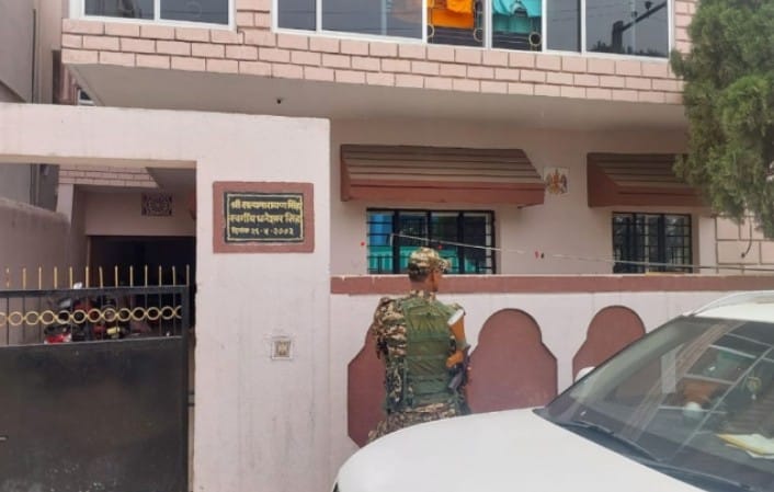 ED Raid: आयुष्मान योजना से जुड़े मामले मे इडी की रेड खत्म, पूर्व स्वास्थ्य मंत्री बन्ना गुप्ता के पीएस के घर से मिले दो लाख रुपये और दस्तावेज, जांच में जुटी एजेंसी