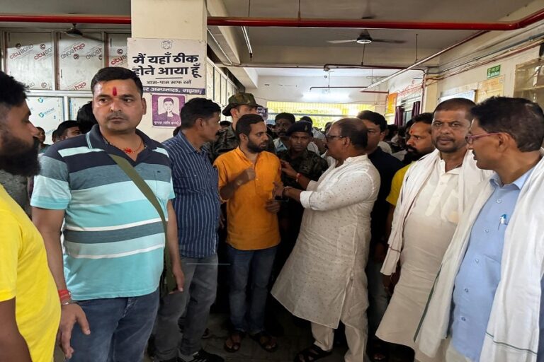 Jharkhand: 4 मासूम बच्चियों की तालाब में डूबने से मौत, नहाने के दौरान गढ़वा में हुआ हादसा, पूर्व मंत्री मिथिलेश ठाकुर पहुंचे, परिजनों से मिलकर बंधाया ढांढस