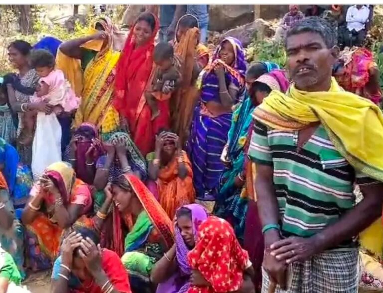 Jharkhand; गिरिडीह में एक ही परिवार के तीन सदस्यों का शव बरामद, मां और बेटे फंदे से लटक रहे थे, पानी में थी बेटी की लाश, पिता पुलिस हिरासत में