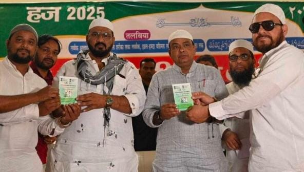 Jharkhand: राज्य की हज यात्रियों को झारखंड सरकार बेहतर सुविधाएं देगी, कोलकाता से पहला विमान 26 और दिल्ली से 24 को भरेगा उड़ान