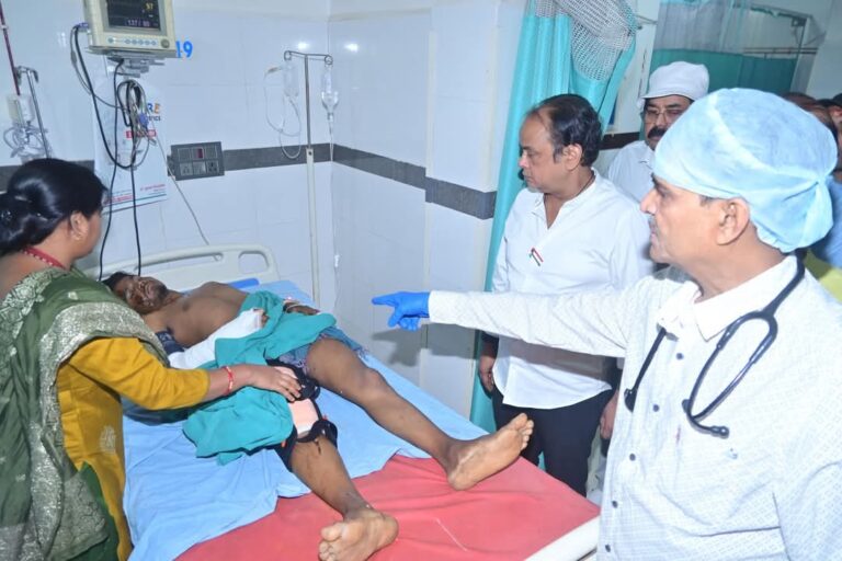 40 हजार दो और शव ले जाओ’, मां ने जमीन बेचकर चुकाया हॉस्पिटल का बिल, स्वास्थ्य मंत्री पहुंचे, कहा – जो बातें मीडिया में आई है, वह सच नहीं है।
