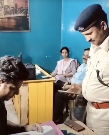 युवाओं को विदेश भेजने के लिए साइबर कैफे में बनाये जा रहे थे नकली दस्तावेज और फर्जी सर्टिफिकेट