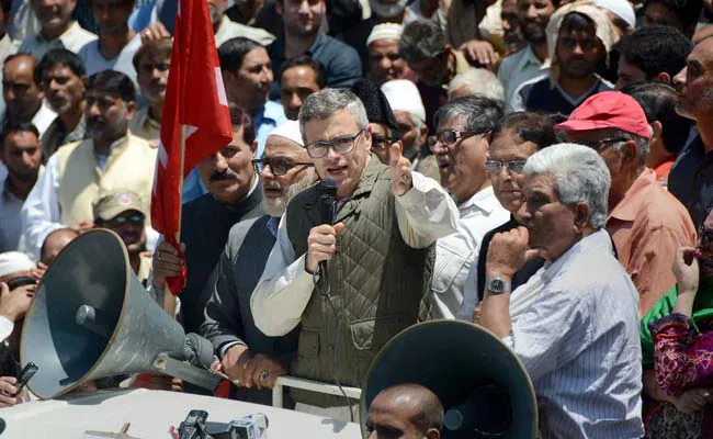 Kashmir Attack : जम्मू-कश्मीर के मुख्यमंत्री उमर अब्दुल्ला की पार्टी ने निकाला विरोध मार्च