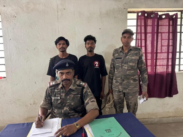 Chaibasa Naxal: PLFI के दो उग्रवादी गिरफ्तार, पुलिस ने बंदगांव से पकड़ा, एक के खिलाफ पश्चिमी सिंहभूम और खूंटी जिले में दर्ज हैं कई मामले