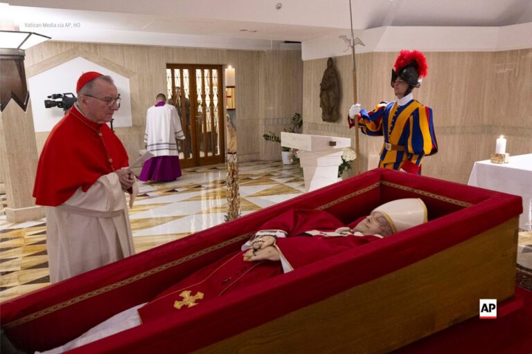 Pope Francis Funeral: पोप फ्रांसिस का अंतिम संस्कार 26 अप्रैल की सुबह 10 बजे होगा, आज से अंतिम दर्शन शुरू, शामिल हो सकते हैं ट्रंप दुनिया भर के नेता