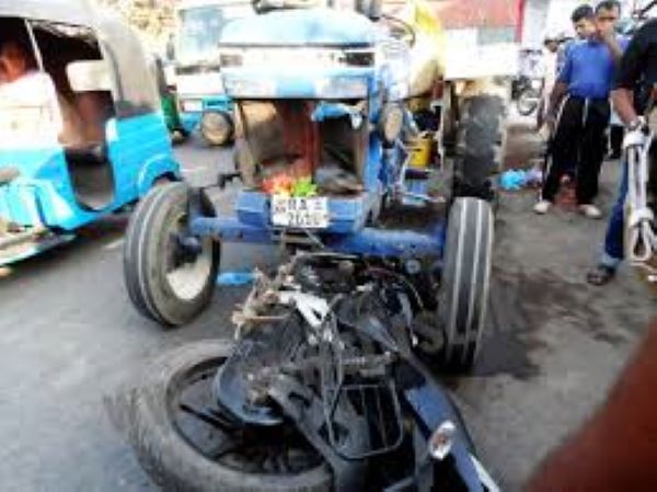 Saraikela Accident: कुचाई में भीषण सड़क हादसा, खड़े ट्रैक्टर से टकरायी बाइक, दो लोगों की मौत, एक गंभीर