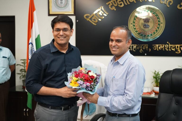 Jamshedpur: कर्ण सत्यार्थी ने पूर्वी सिंंहभूम DC का कार्यभार संभाला, बतायी अपनी प्राथमिकताएं, जानें क्या कहा