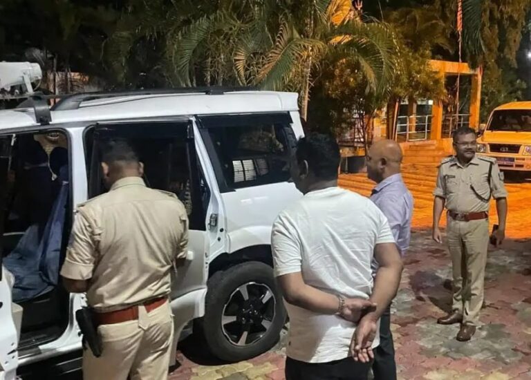 Jamshedpur: चाकुलिया में फर्जी जन्म प्रमाण पत्र बनाने के मामले में बड़ी कार्रवाई, पंचायत सचिव और बीएलओ पर प्राथमिकी, दोनों को हिरासत में लिया, चल रही पूछताछ