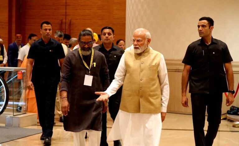 Niti Aayog: CM हेमंत सोरेन नीति आयोग की बैठक में हुए शामिल, राज्य व केंद्र के बीच राजस्व बंटवारे पर दिया सुझाव, 1,40,435 करोड़ रुपये बकाया भी मांगा