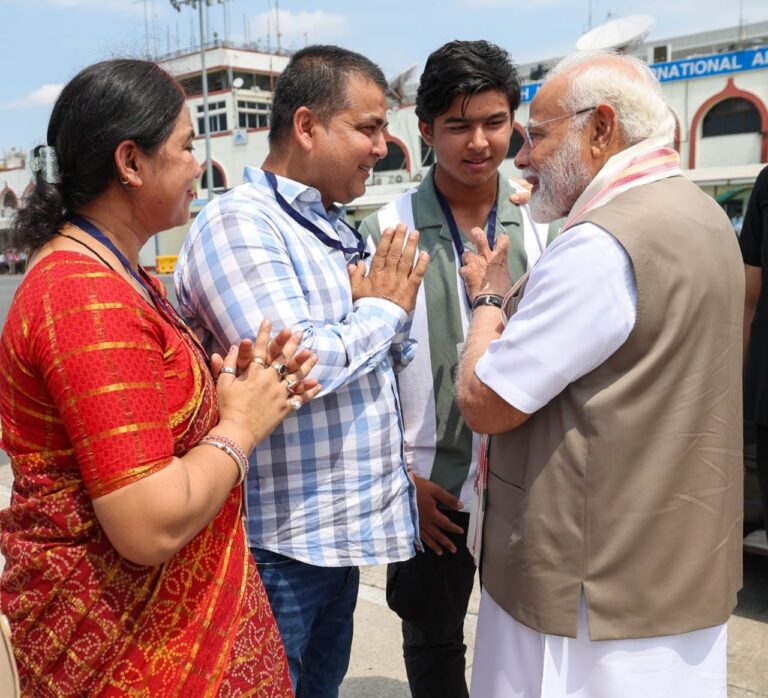 क्रिकेटर वैभव सूर्यवंशी और उनके परिवार से पटना एयरपोर्ट पर मिले पीएम मोदी, X पर शेयर की तस्वींरें, जानें क्या कहा?