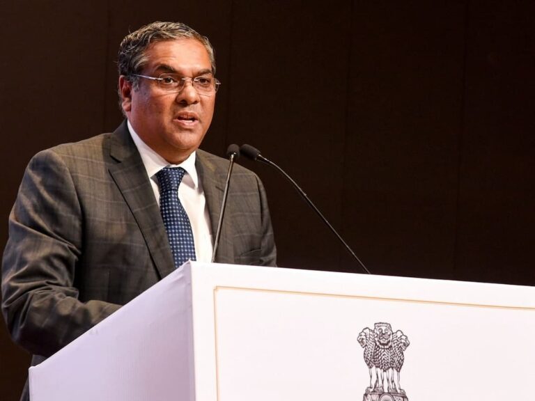 Supreme Court: विश्वास है न्यायमूर्ति गवई शीर्ष अदालत के मूल्यों को कायम रखेंगे, अपने अंतिम कार्यदिवस पर बोले प्रधान न्यायाधीश संजीव खन्ना