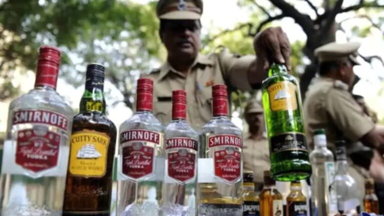 शराबबंदी वाले बिहार के गया जी में SSP के कार्यालय परिसर से भारी मात्रा में शराब की बोतलें बरामद, SIT गठित