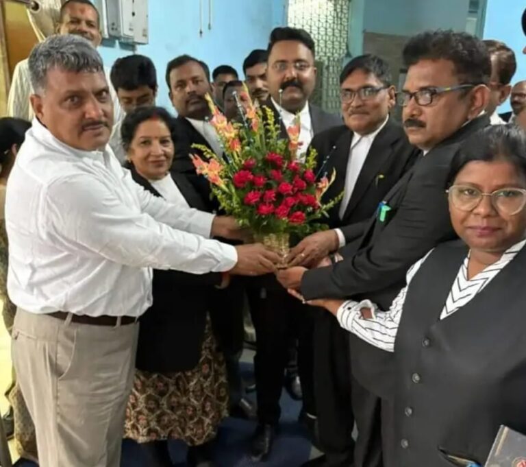Jamshedpur: जमशेदपुर कोर्ट के नये जिला प्रधान एवं सत्र न्यायाधीश ने दिया योगदान, अधिवक्ताओं ने किया स्वागत