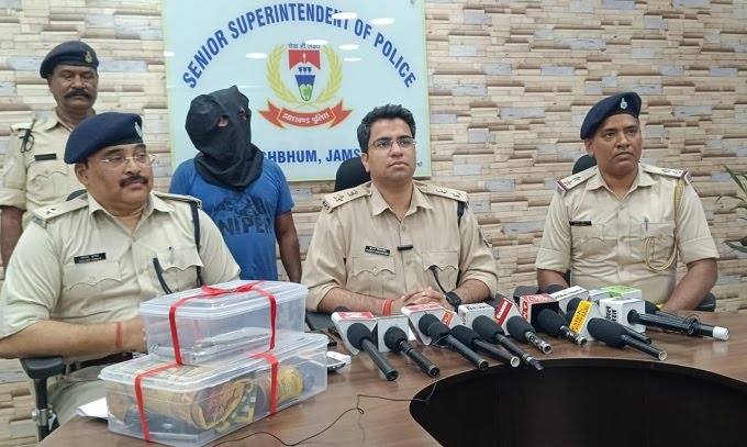 Jamshedpur: जुगसलाई में अवैध हथियार के साथ एक गिरफ्तार, मुंगेर से हथियार लाकर करता था बिक्री