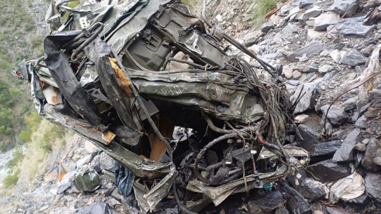 Kashmir Accident: सेना का वाहन सड़क से फिसलकर 700 फुट गहरी खाई में गिरा, तीन जवानों की मौत, जम्मू कश्मीर के रामबन में हुआ हादसा