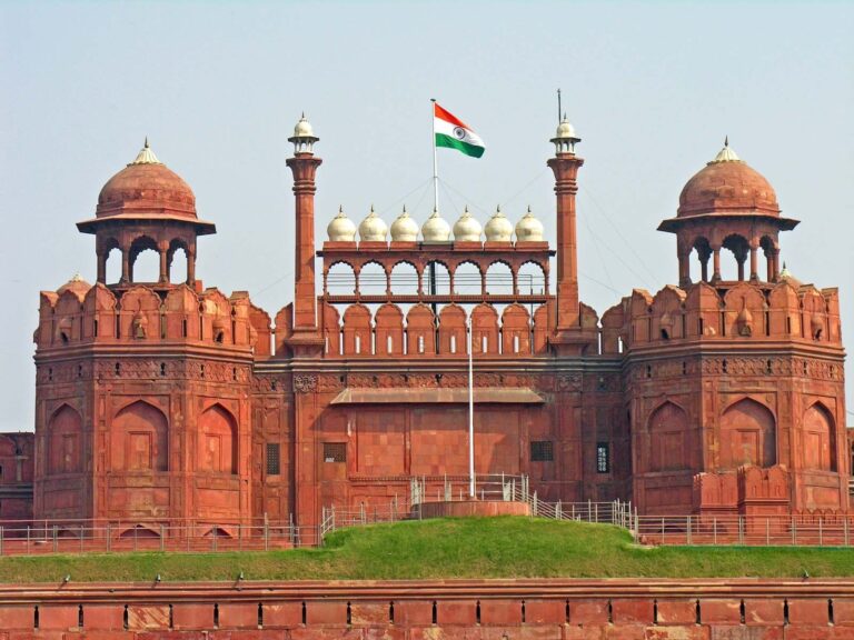 LAL KILA Delhi: मुगल सम्राट बहादुर शाह जफर-द्वितीय के प्रपौत्र की विधवा ने ‘ऐतिहासिक लाल किले’ पर कब्जे का किया दावा, सुप्रीम कोर्ट ने खारिज की याचिका