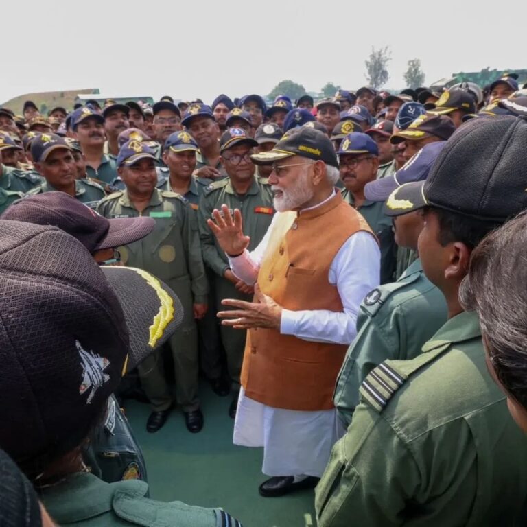 आदमपुर एयरबेस पहुंचे PM Modi, सैनिकों का बढ़ाया हौसला, बोले-ऑपरेशन सिंदूर’ के बाद हमारे सैनिकों की वीरता की गाथाएं इतिहास में हमेशा के लिए दर्ज हो गईं:मोदी