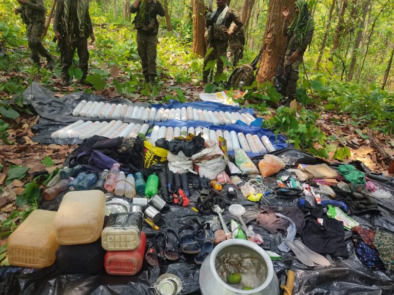 Chaibasa Naxal: पश्चिमी सिंहभूम जिले के जराइकेला में मुठभेड़, नक्सलियों के IED ब्लास्ट में सुरक्षा कर्मी घायल