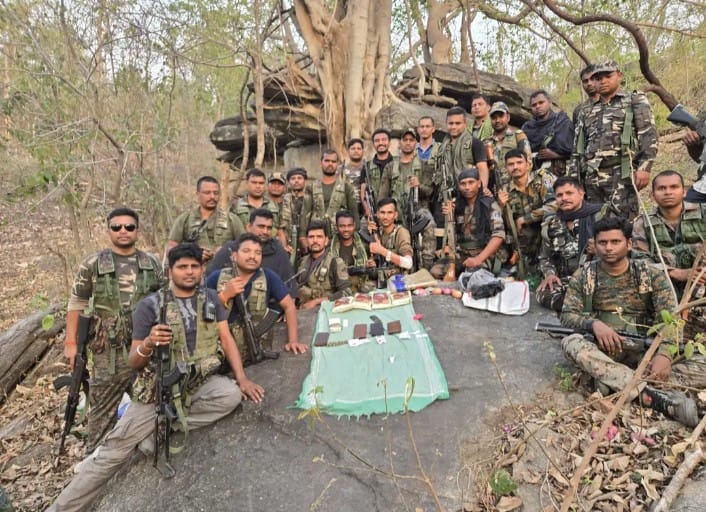 Naxal Encounter: पलामू में पुलिस और उग्रवादियों के बीच मुठभेड़, TSPC के 10 लाख के इनामी शशिकांत व गौतम के दस्ते से हुई भिड़ंत, हथियार बरामद