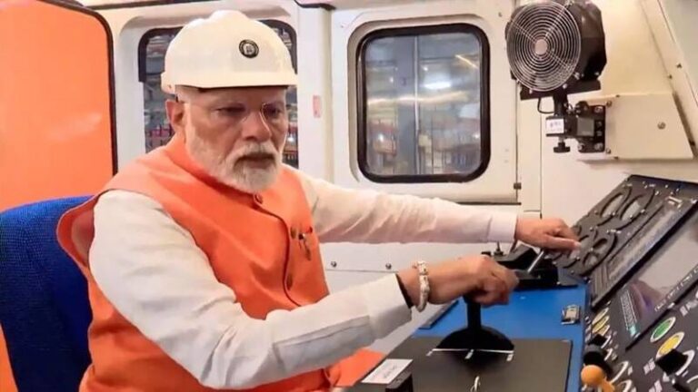 Dahod Rail Engine Plant : पीएम मोदी ने दाहोद में किया इलेक्ट्रिक लोकोमोटिव प्लांट का उद्घाटन, यह प्लांट बनायेगा 9000 हॉर्सपावर के इलेक्ट्रिक इंजन