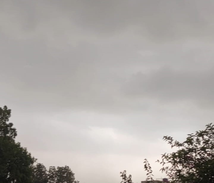 कहीं गर्मी तो कहीं बारिश के साथ आया मई, दिल्ली समेत कई राज्यों में आंधी-तूफान का यलो अलर्ट, झारखंड में बारिश