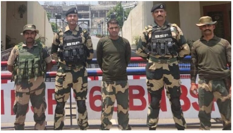 पाकिस्तान ने 21 दिन बाद BSF जवान पूर्णम कुमार शॉ को अटारी-वाघा सीमा पर भारत को सौंपा