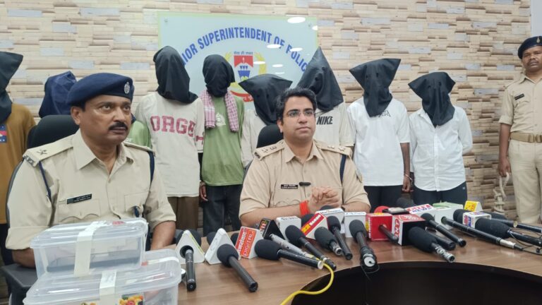 Jamshedpur: पुलिस ने बाइकर्स गैंग के 10 बदमाशों को सिदगोड़ा से किया गिरफ्तार,देशी पिस्तौल, कारतूस बरामद
