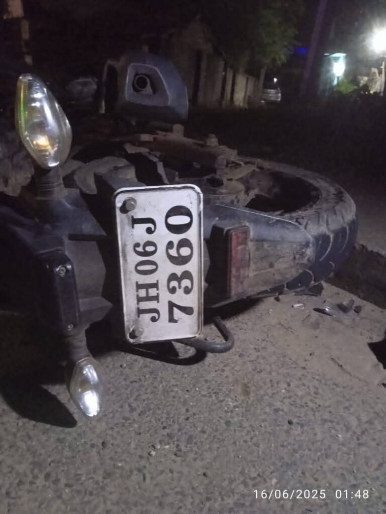 Saraikela: दस दिन के पुत्र को देखकर ड्यूटी पर लौट रहे पुलिसकर्मी की सड़क हादसे में मौत, दुगनी पुलिस केंद्र में थे पदस्थापित